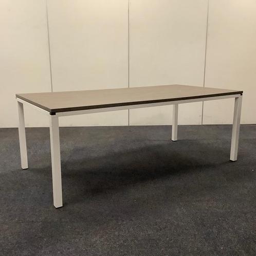 Tweedehands ahrend vergadertafel 200x100 cm,  met NIEUWblad,, Zakelijke goederen, Kantoor en Winkelinrichting | Kantoormeubilair en Inrichting