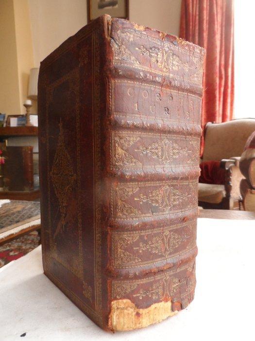 Justinianus I. / Tribonianus - Corpus juris civilis. Editio, Antiek en Kunst, Antiek | Boeken en Bijbels