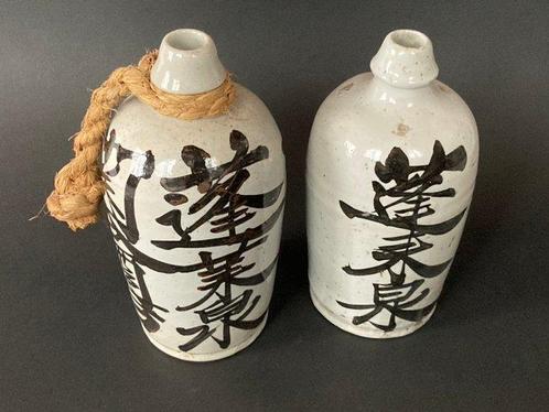 Een vintage set van twee tokkuri (sake flessen) - Japan -, Antiek en Kunst, Antiek | Overige Antiek