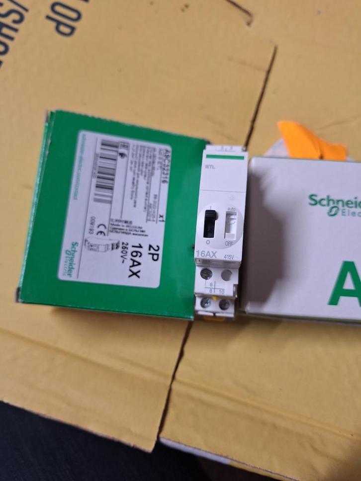 Schneider A9C32316 installatie relais, Doe-het-zelf en Verbouw, Elektra en Kabels, Overige typen, Nieuw, Ophalen of Verzenden