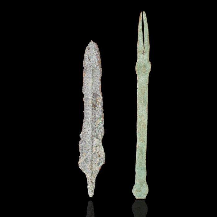 Bronstijd Bronzen speerhoofd en gereedschap (Zonder, Antiek en Kunst, Antiek | Overige Antiek