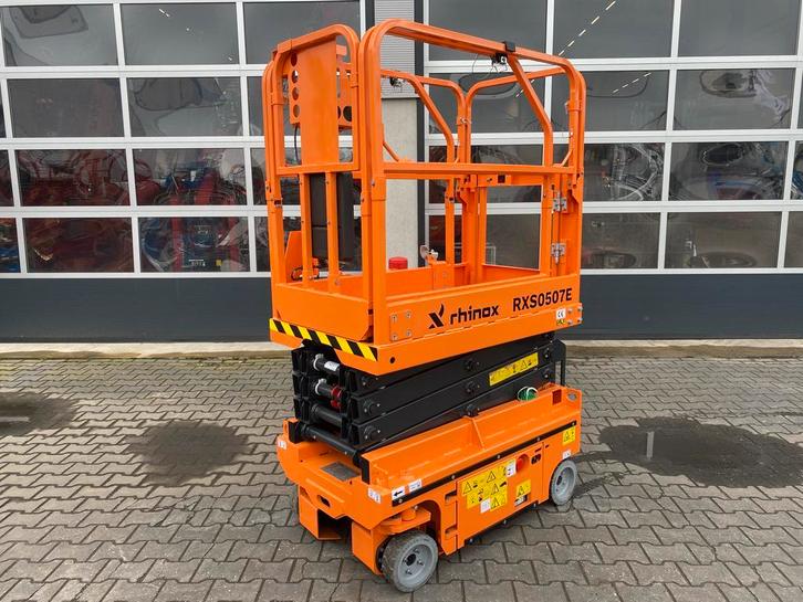 CYBER MONDAY!! Elektrische schaarhoogwerker; 6.5 mtr; 230 kg, Zakelijke goederen, Machines en Bouw | Liften, Steigers en Ladders