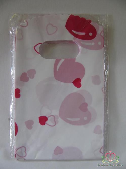 Giftbag fuchsia harten +/-50 cadeauzakjes, Hobby en Vrije tijd, Knutselen, Nieuw, Ophalen of Verzenden