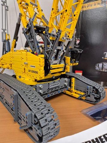 Lego Set - 42146 - Technic - Liebherr Crawler Crane LR13000 beschikbaar voor biedingen