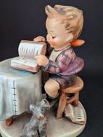 Beeld, Goebel Hummel jongen leest een boek - TMK5, Goebel