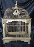 Rococo stijl Vogelkooi - Goudkleurig, met Rococo-accenten –