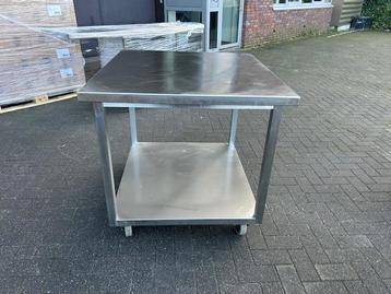 RVS verrijdbare tafel beschikbaar voor biedingen