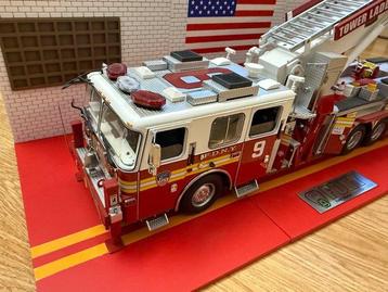 1:24 - Modelauto - Agora Models FDNY brandweerwagen beschikbaar voor biedingen