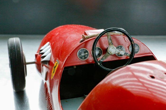 Toschi 1:6 - Model raceauto - 1952 Ferrari Tipo 500/F2, Antiek en Kunst, Antiek | Speelgoed