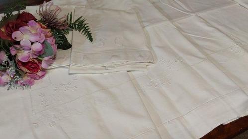 Laken (3) - 270 cm - 230 cm - Oude handgeborduurde patronen, Antiek en Kunst, Antiek | Kleden en Textiel