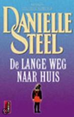 De lange weg naar huis / Poema roman 9789024543205, Boeken, Verzenden, Gelezen, Danielle Steel