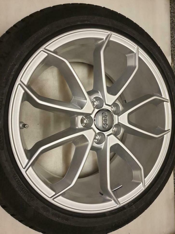 Velgen Audi A1 82A 17inch + Continental 215/45R17 Winter new, Auto-onderdelen, Banden en Velgen, 17 inch, Winterbanden, 215 mm