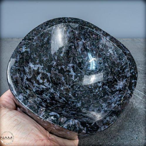 Zeldzame kom in indigo gabbro Madagaskar- 1693.11 g, Verzamelen, Mineralen en Fossielen
