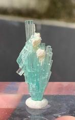 Verzameling van vier mineralen: tourmalijn, aquamarijn,, Verzamelen, Mineralen en Fossielen