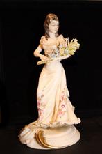 Capodimonte - Figuur - Fanciulla con fiori - Porselein