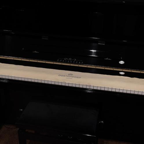Oostendorp Pianoloper vilt wit met zilver logo, Muziek en Instrumenten, Overige Muziek en Instrumenten