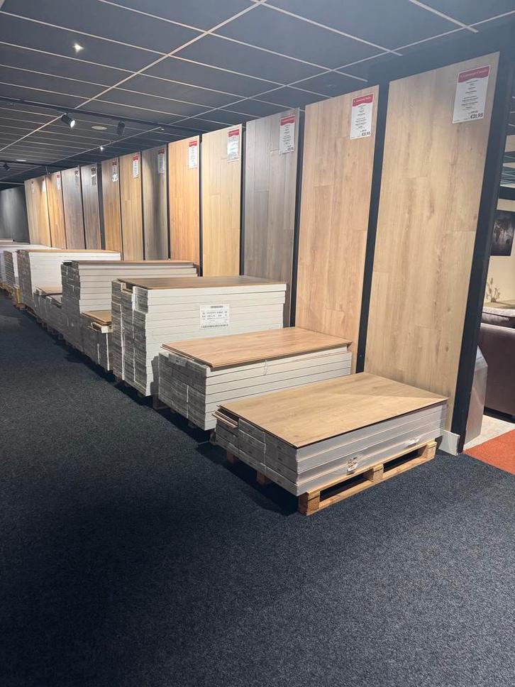 Enorme Opruiming van Laminaat 8 mm dik met 4-zijdige V-groef, Doe-het-zelf en Verbouw, Vloerdelen en Plavuizen, 10 tot 30 cm, 50 tot 150 cm