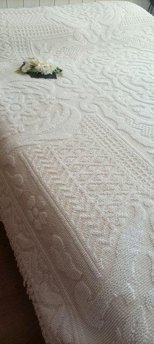 Indrukwekkend groot weefdeken, met een delicate reliëf in, Antiek en Kunst, Antiek | Kleden en Textiel