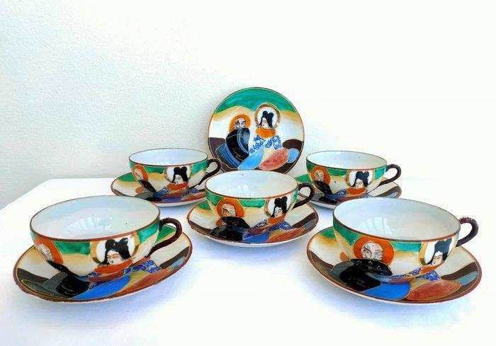 Theeservies (11) - Porselein - Met de hand versierd in, Antiek en Kunst, Curiosa en Brocante