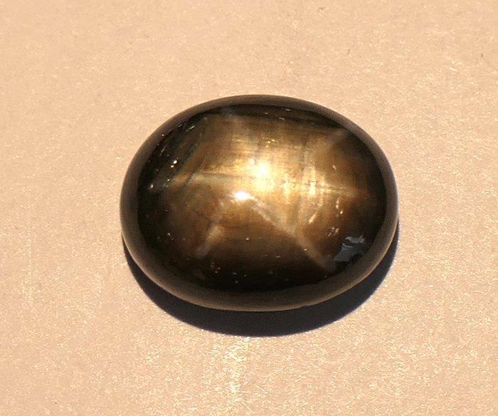 Mooi en zeldzaam sterrenhemels saffier. Cabochon- 1.36 g, Verzamelen, Mineralen en Fossielen