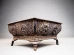 Suiban  planter - Jardinière - Suiban met beeldhouwwerk, Antiek en Kunst