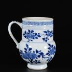 Mok - Chinese porselein met blauw-witte bloemendisplay -