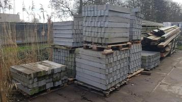 8 - Trottoirbanden, betonranden, beton, straatmateriaal beschikbaar voor biedingen