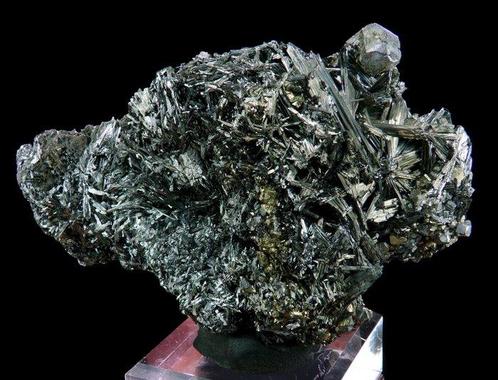 Jamesonite met Pyriet (met epitaxiale Galena) en Kwarts, Verzamelen, Mineralen en Fossielen