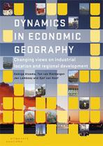 Dynamics in economic geography 9789046903704 Sjef van Hoof, Boeken, Verzenden, Zo goed als nieuw, Sjef van Hoof