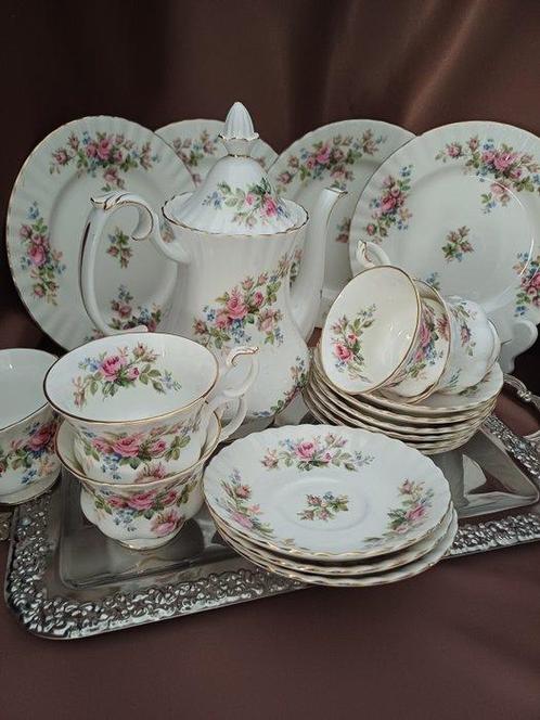 Royal Albert - Koffieservies (33) - Moss Rose -, Antiek en Kunst, Antiek | Meubels | Tafels