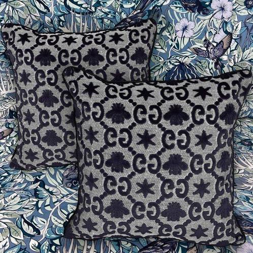 Gucci - Nieuwe set van twee - Kussen, Antiek en Kunst, Antiek | Kleden en Textiel
