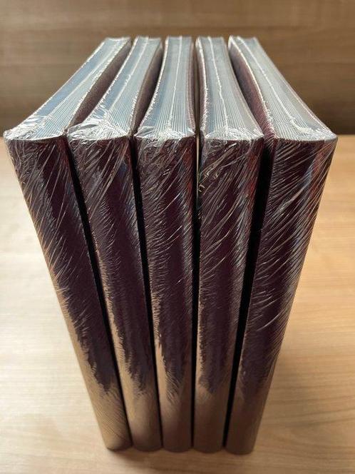 Accessoires - 5 Leuchtturm gewatteerde insteekalbums met 32, Postzegels en Munten, Postzegels | Amerika