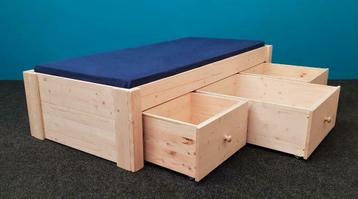 houten BED met 3 RUIME LADEN zelf naar wens te keuren