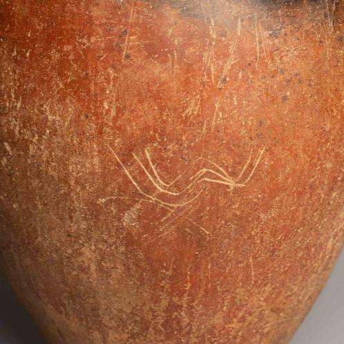 Oud-Egyptisch Keramiek Zwarte topvaas met merk (water).,, Verzamelen, Mineralen en Fossielen