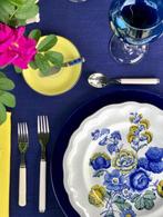 Tafelkleed voor grote tafels, in een elegante blauwe kleur.