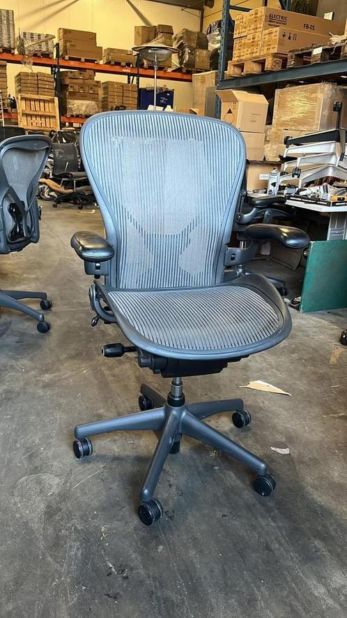 Herman Miller Aeron Maat C (Lederen Armleggers), Huis en Inrichting, Bureaustoelen, Bureaustoel, Zwart, Zo goed als nieuw, Verzenden