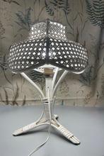 Tafellamp - Iconische vintage rotan en bamboelamp in wit -, Antiek en Kunst, Curiosa en Brocante