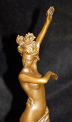 sculptuur, Fraai Sculptuur van Naakte vrouw in Art Nouveau