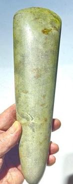 Lichtgroene jade steen celt, groot… 27,5 cm - deksel -