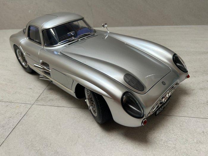 1:18 - Modelauto - Mercedes-Benz 300 SLR Uhlenhaut Coupe, Hobby en Vrije tijd, Modelauto's | 1:5 tot 1:12