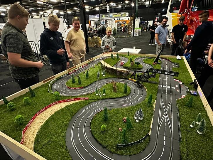 Slotracebaan huren – compleet op maat &amp; dé racebeleving voor, Hobby en Vrije tijd, Feestartikelen | Verhuur, Nieuw