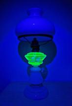 Lampe à pétrole Art Déco en verre uranifère et opaline -, Antiek en Kunst
