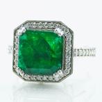 Ring Platina -  5.32ct. tw. Smaragd - Diamant -