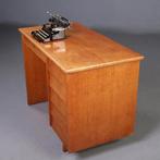 Klein blond vintage bureau met schuine ladenfronten mid cent, Ophalen of Verzenden