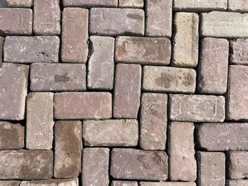 Oude gebakken keiformaten Lobith Rood (op pallets) beschikbaar voor biedingen