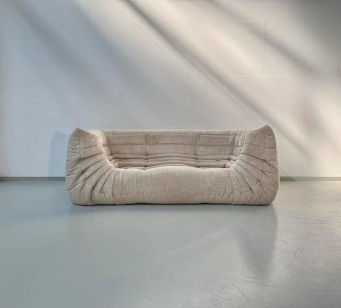 Togo with Armrests in Beige Cord by Ducaroy for Ligne Roset., Huis en Inrichting, Banken | Bankstellen, 150 tot 200 cm, 100 tot 125 cm