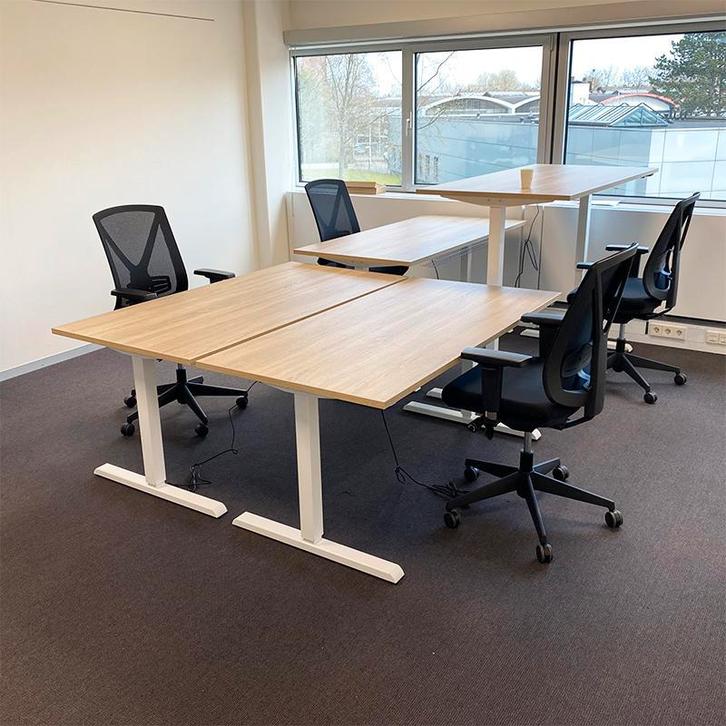 Steelforce zit-sta bureau! Gratis geleverd!, Huis en Inrichting, Bureaus, Stabureau, Nieuw, Elektrisch, In hoogte verstelbaar