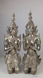 Een bijzondere set grote Thaisevan zilverbrons. - Beeld -