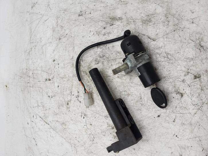 Aprilia SR 50 2T H2O Ditech E2 2002-2004 / Contactslot Set 1, Fietsen en Brommers, Brommeronderdelen | Scooters, Overige typen