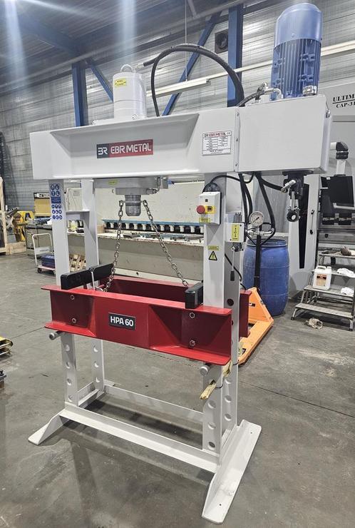 EBR METAL HYDRAULISCHE WERKPLAATS-PERS HPA 60, Zakelijke goederen, Machines en Bouw | Metaalbewerking, Ophalen